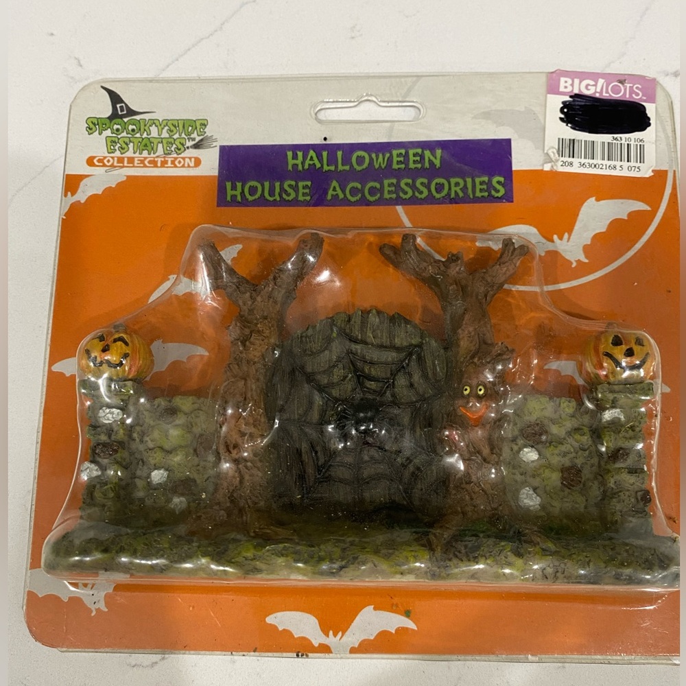 Halloween House Town Village Spooky Side Estates Gate Accessory Spider Pumpkins